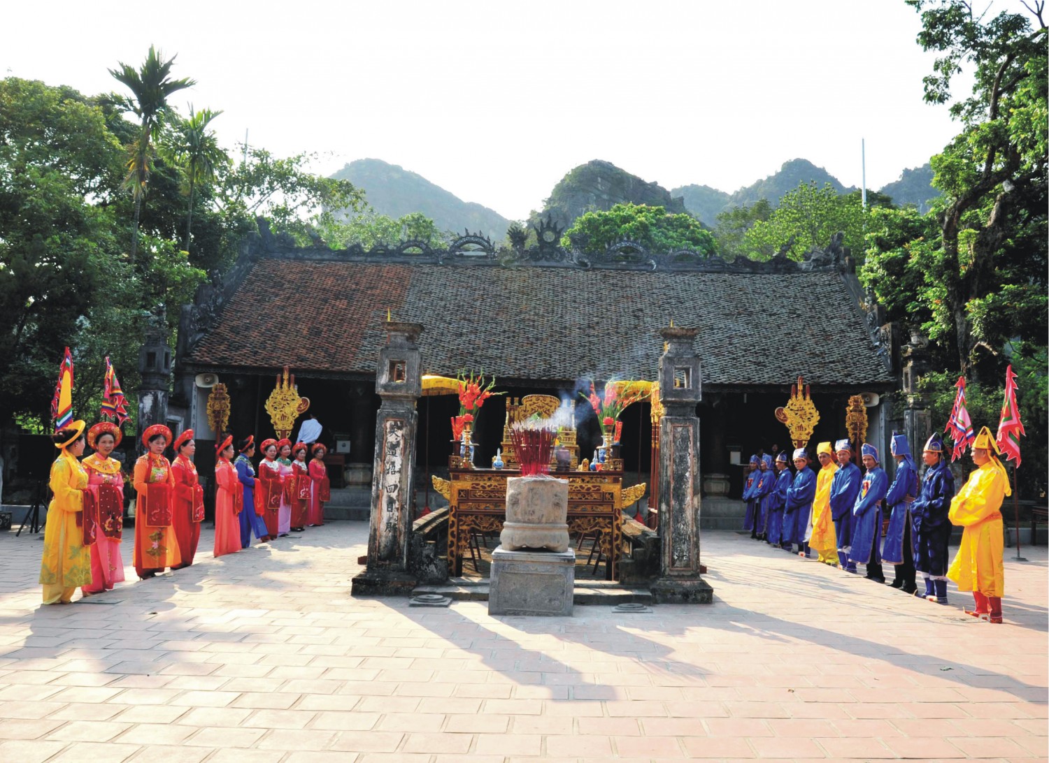 HOA LƯ-TRÀNG AN -HANG MÚA TRONG NGÀY